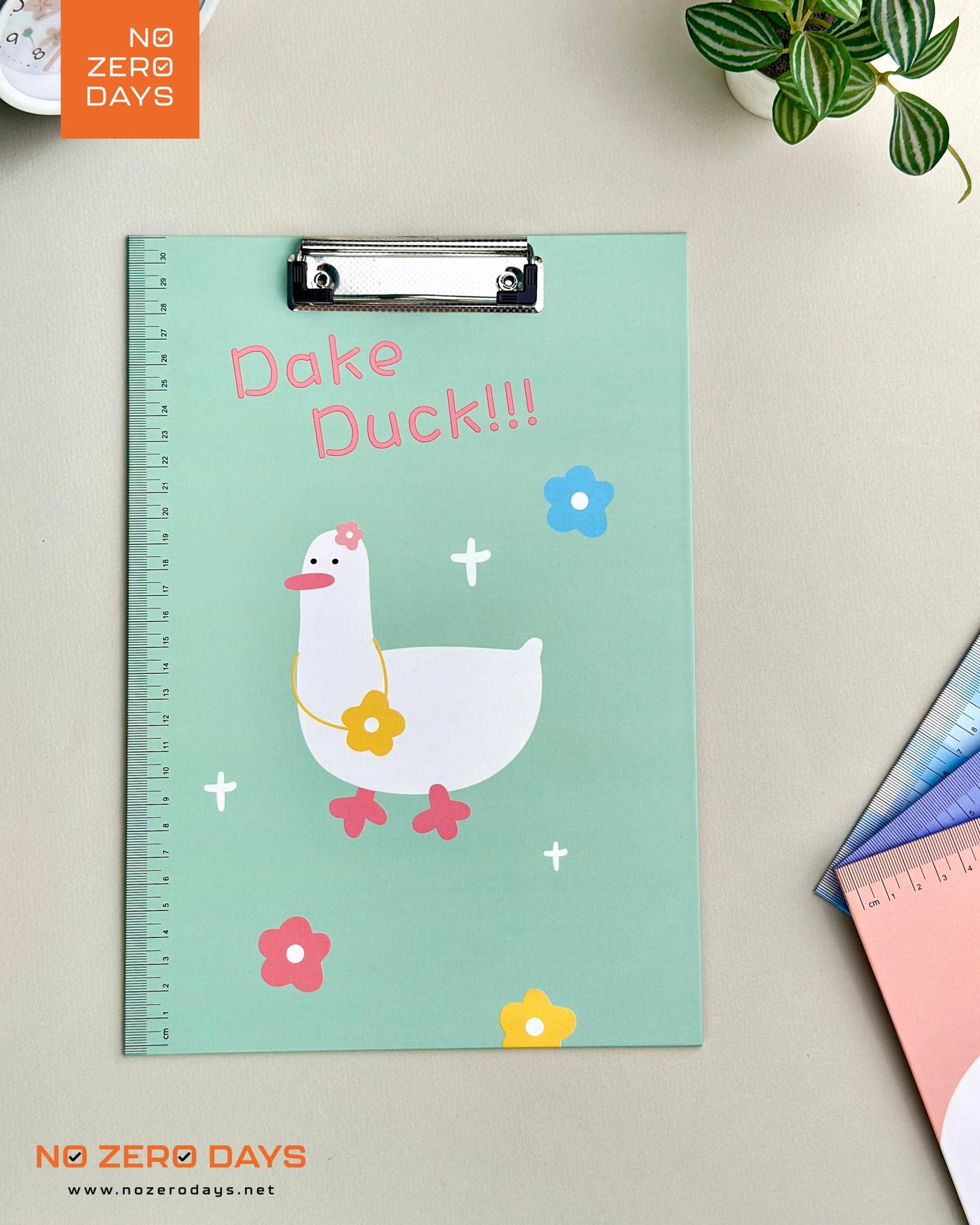 لوح كتابة ديزني A4 بمسطرة جانبية - أخضر