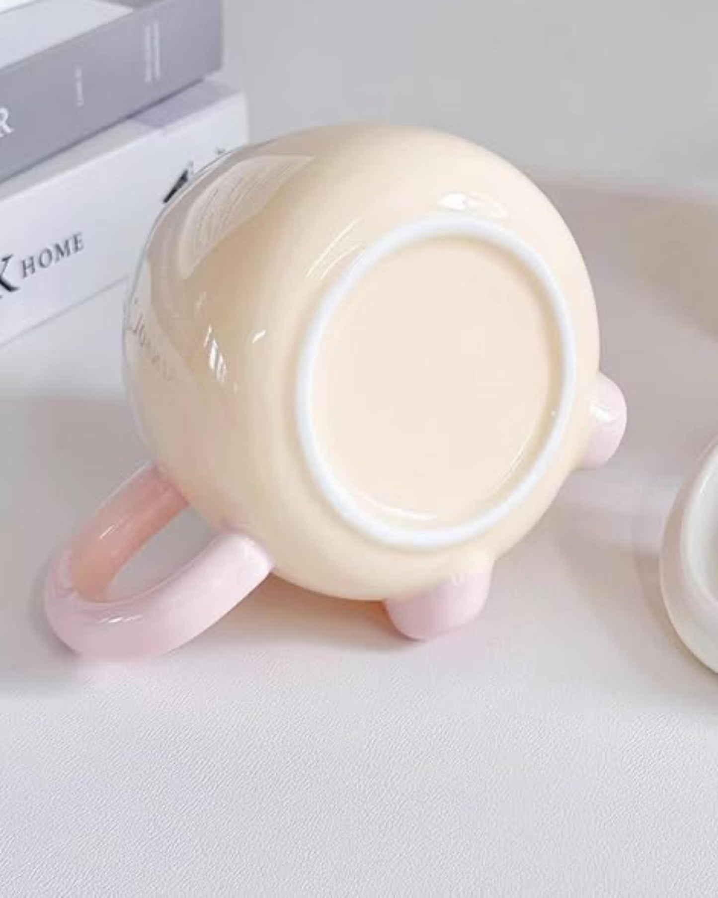 مج سيراميك مجسم بغطاء - كيكة عيد ميلاد (بينك)