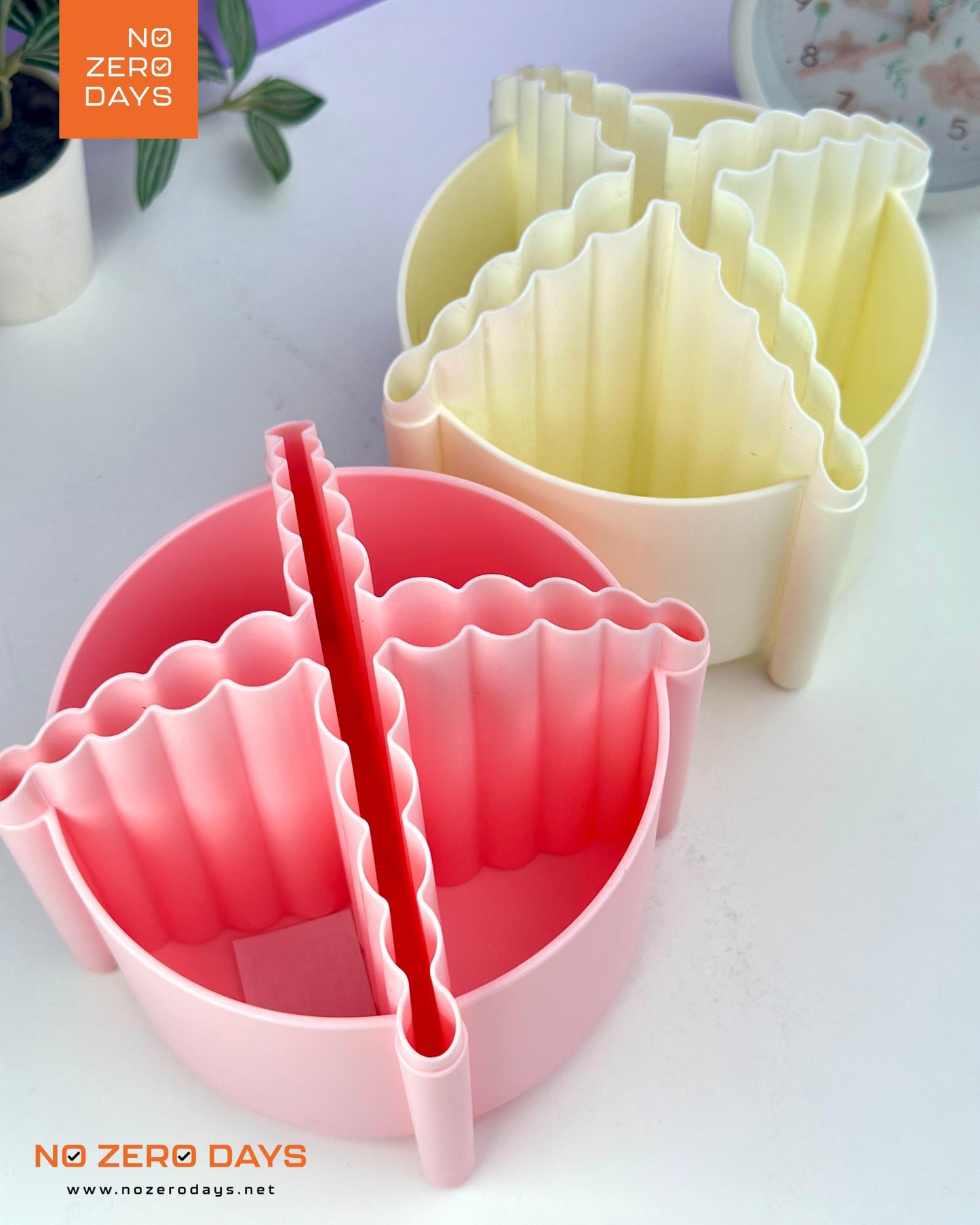 منظم أقلام 360 درجة M&G - أبيض