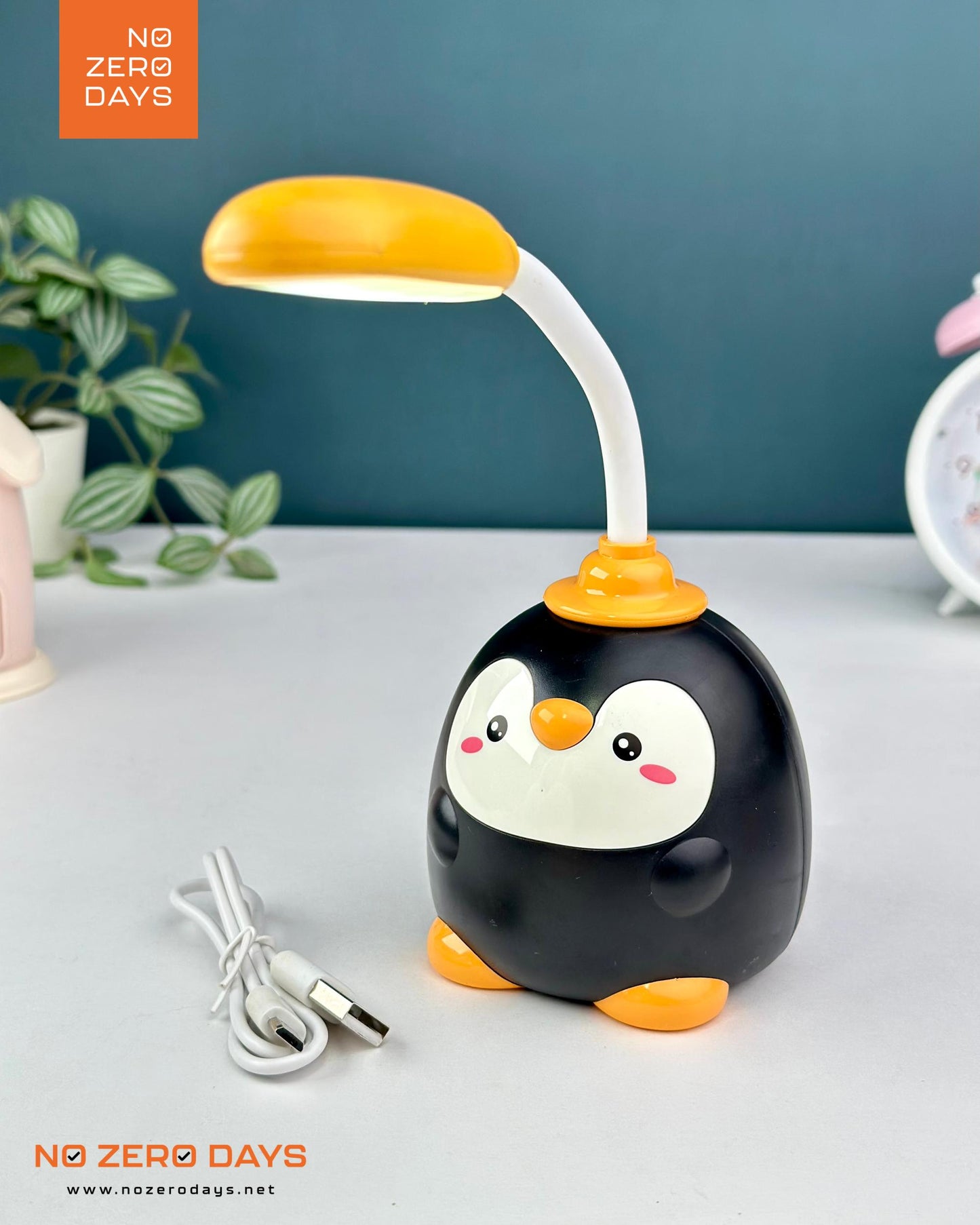 أباجورة ليد شحن شكل بطريق - أسود