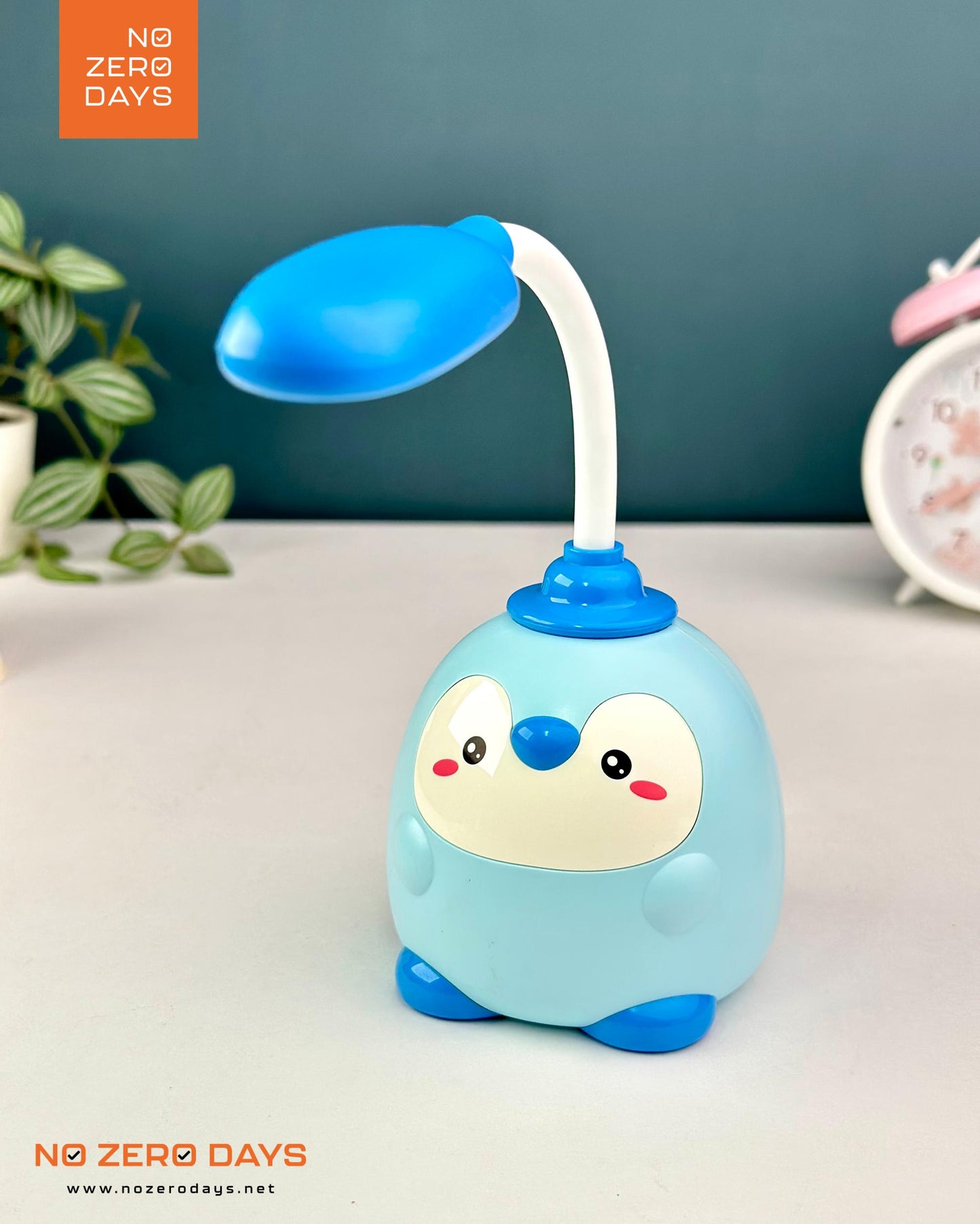 أباجورة ليد شحن شكل بطريق - أزرق