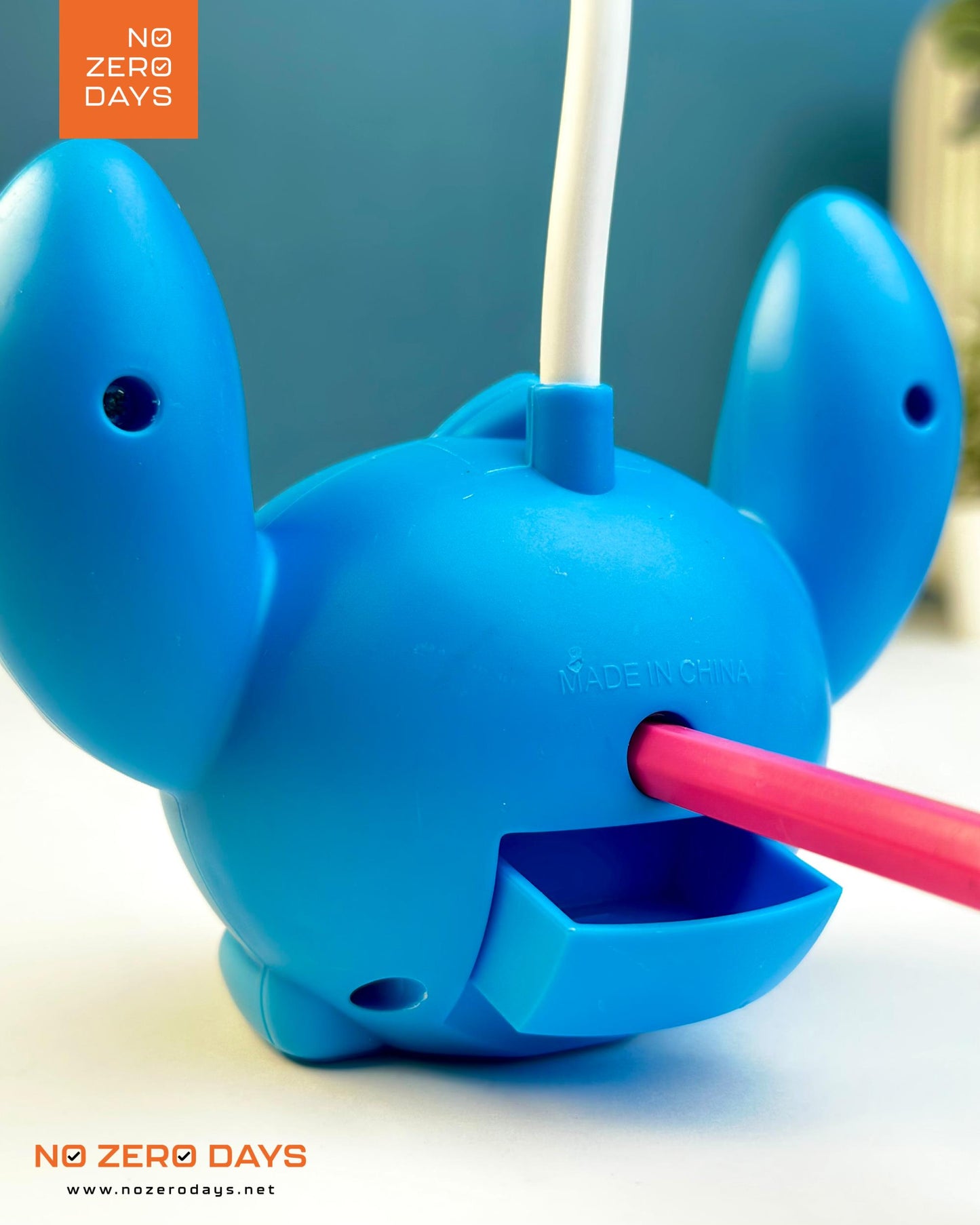 أباجورة ليد شحن شكل ستيتش - أزرق