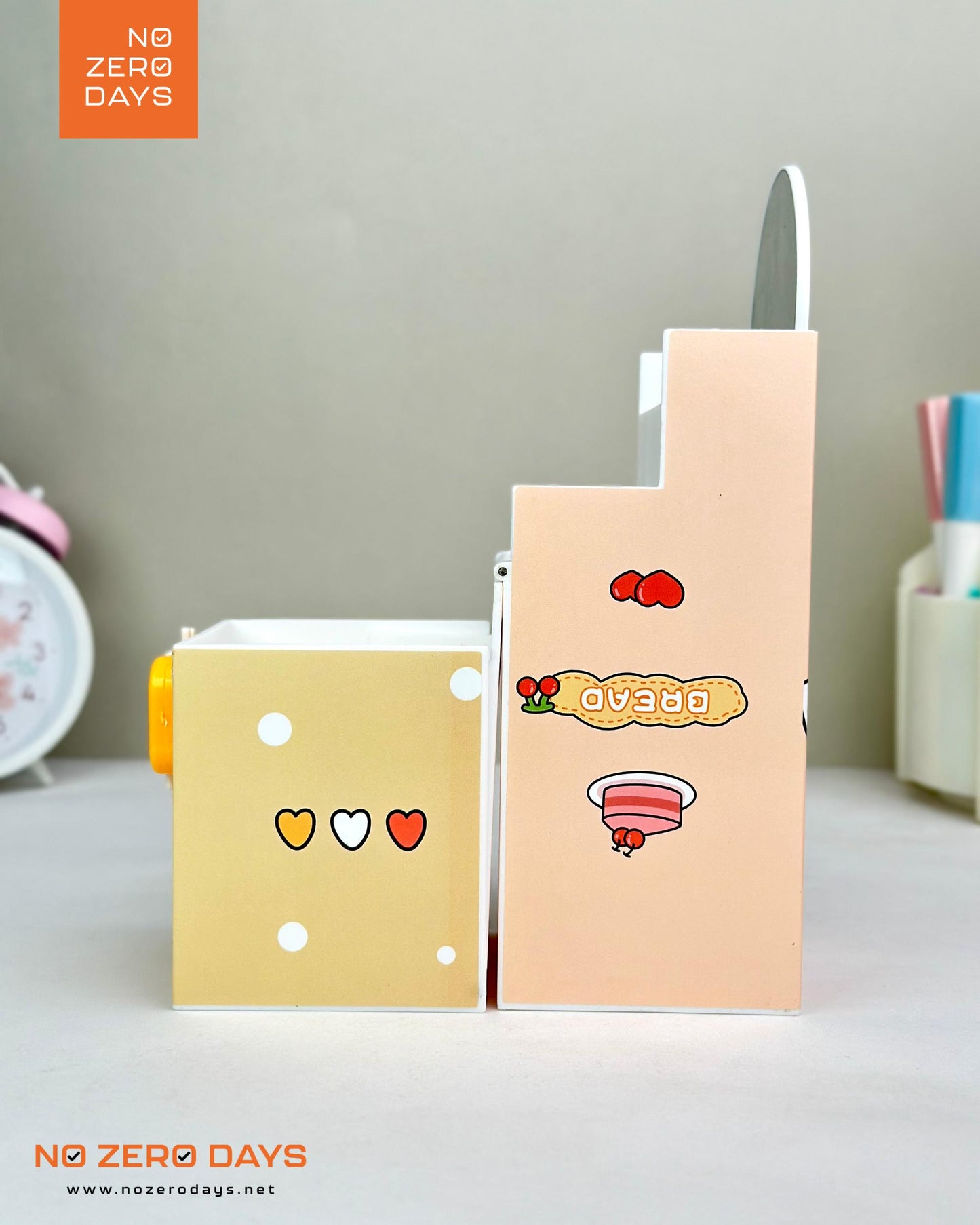 منظم مكتب بلاستيك بمراية وقفل