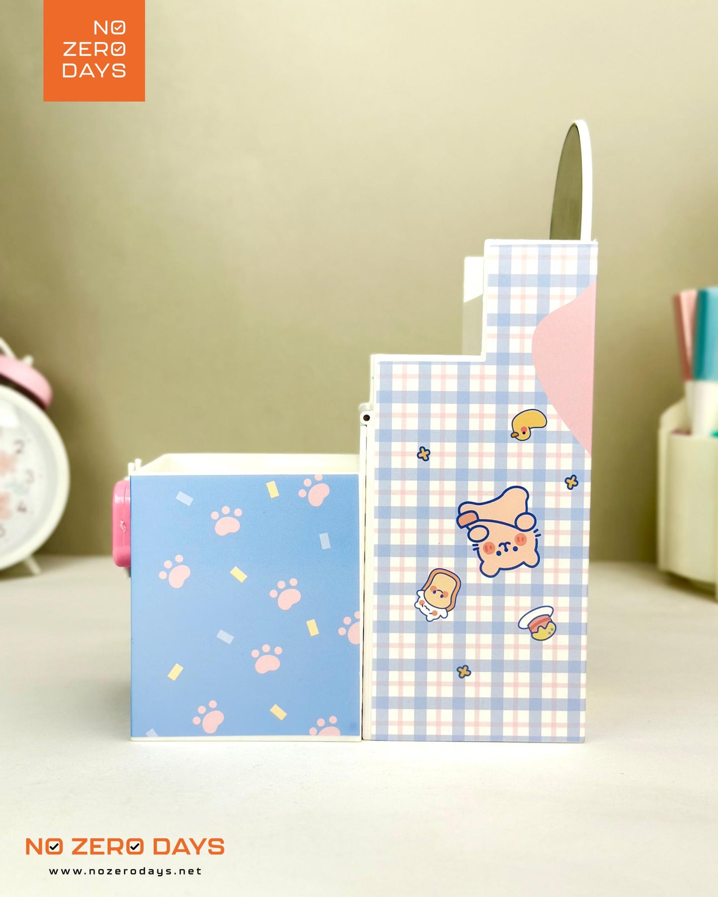 منظم مكتب بلاستيك بمراية وقفل