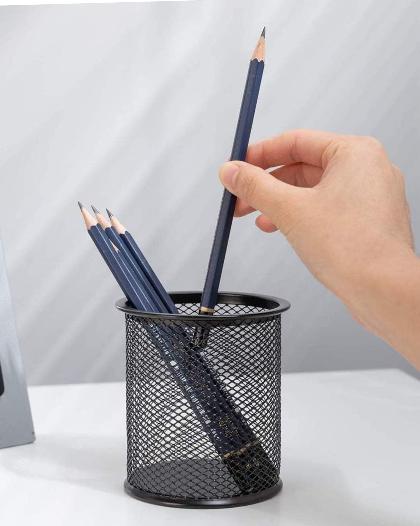 كوب أقلام معدن شبك دائري - أسود