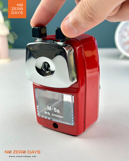 براية مكتب معدن M&G - أحمر