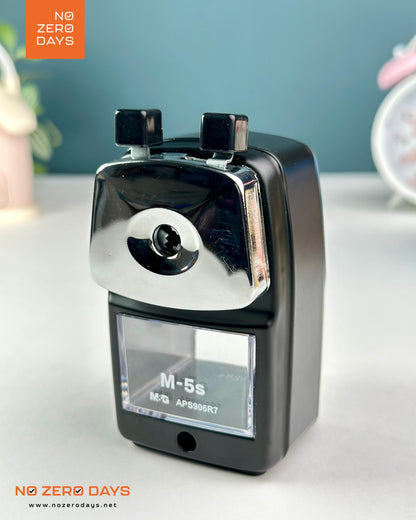 براية مكتب معدن M&G - أسود