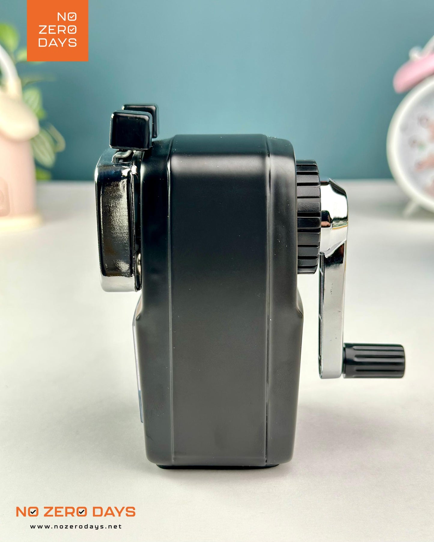 براية مكتب معدن M&G - أسود