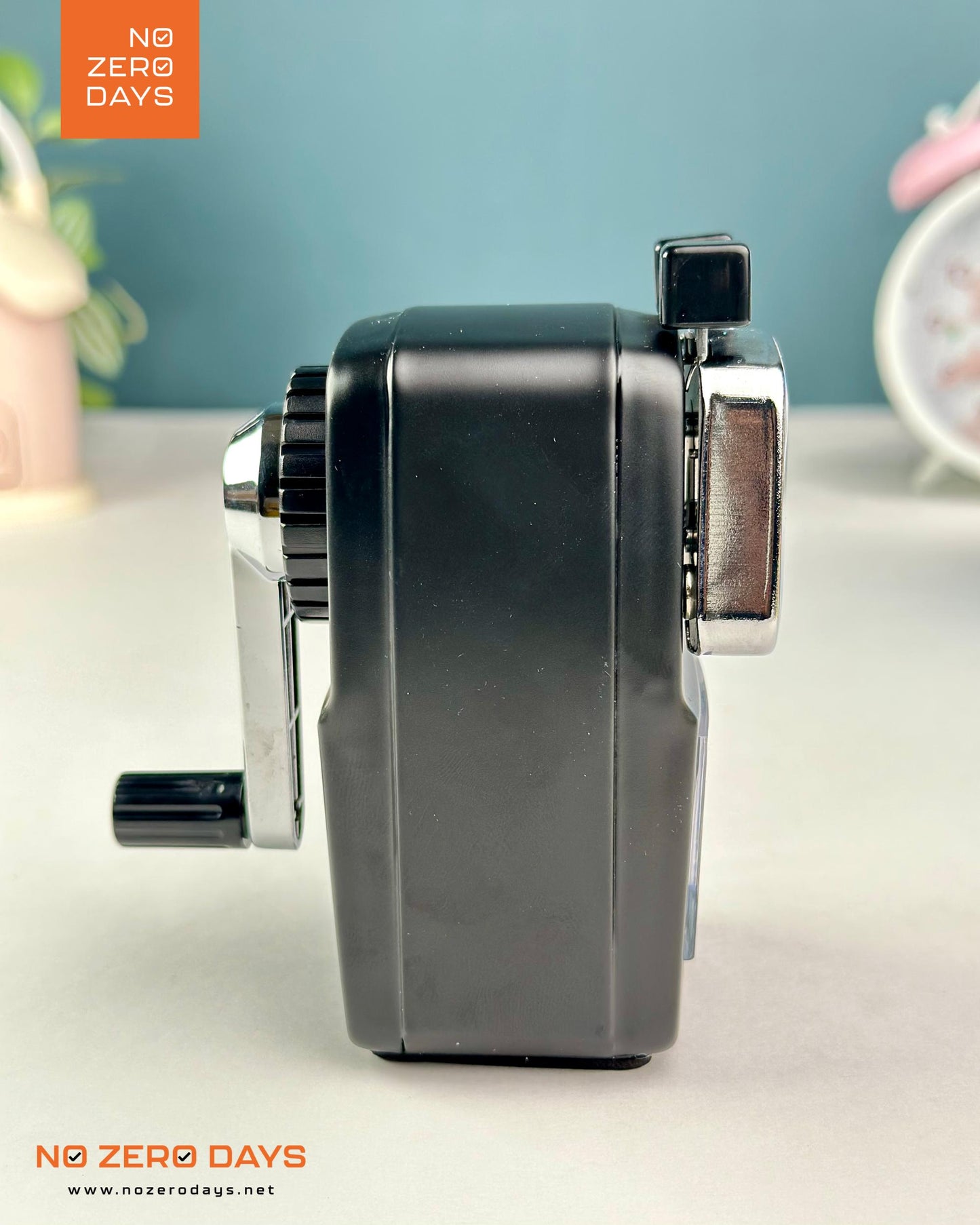 براية مكتب معدن M&G - أسود