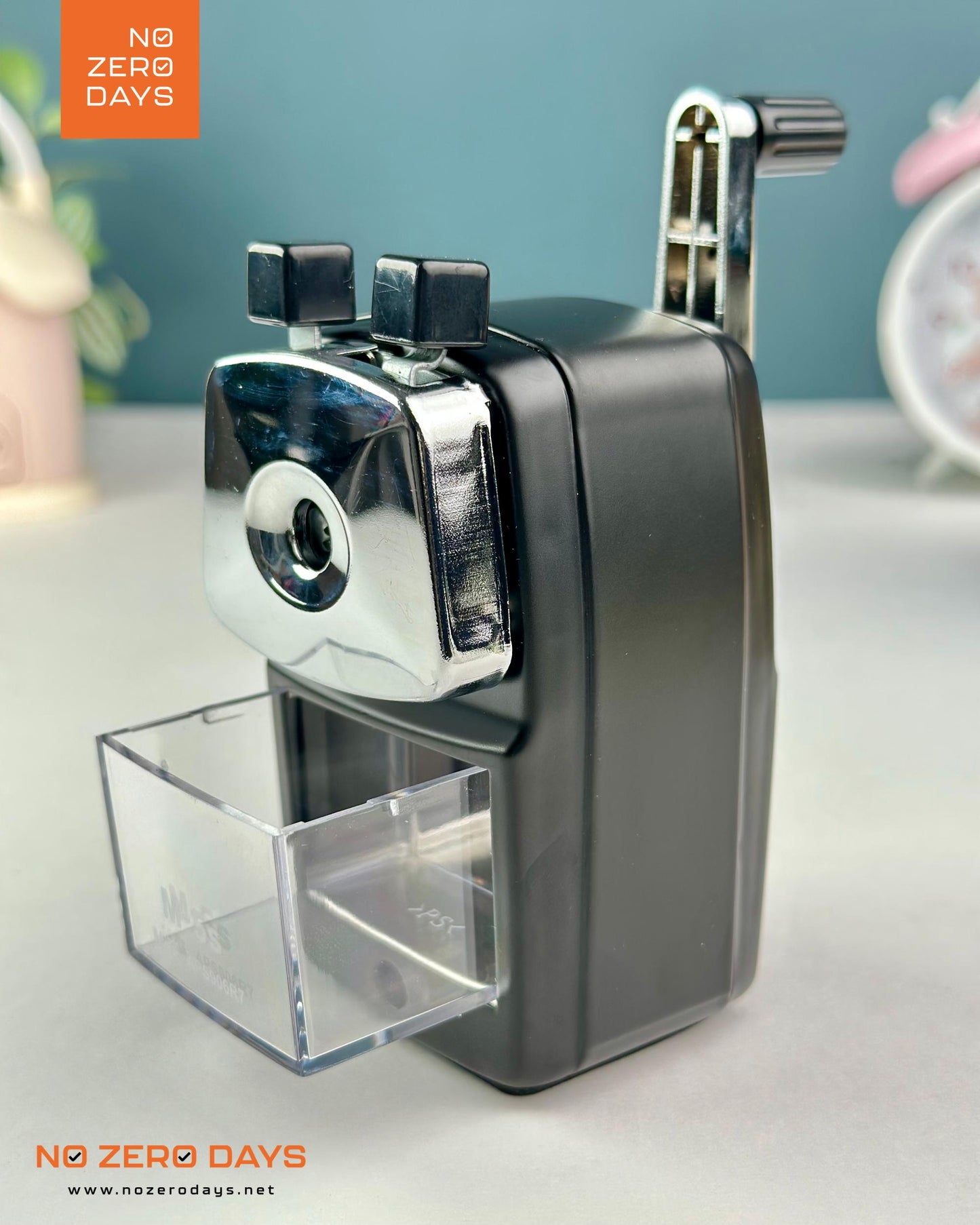 براية مكتب معدن M&G - أسود