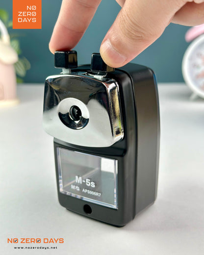 براية مكتب معدن M&G - أسود