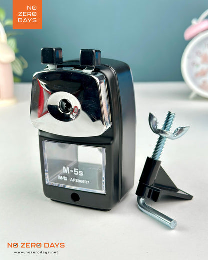 براية مكتب معدن M&G - أسود