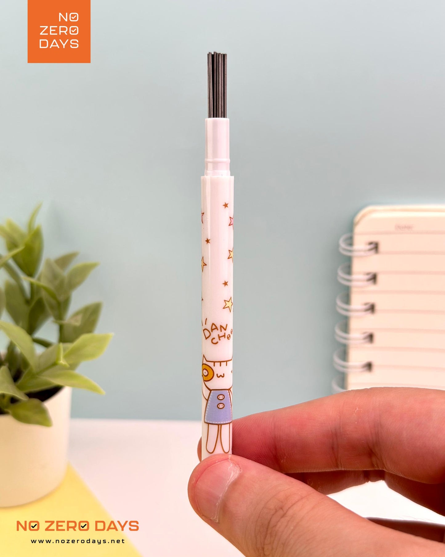 علبة سنون أقلام رصاص - قطة