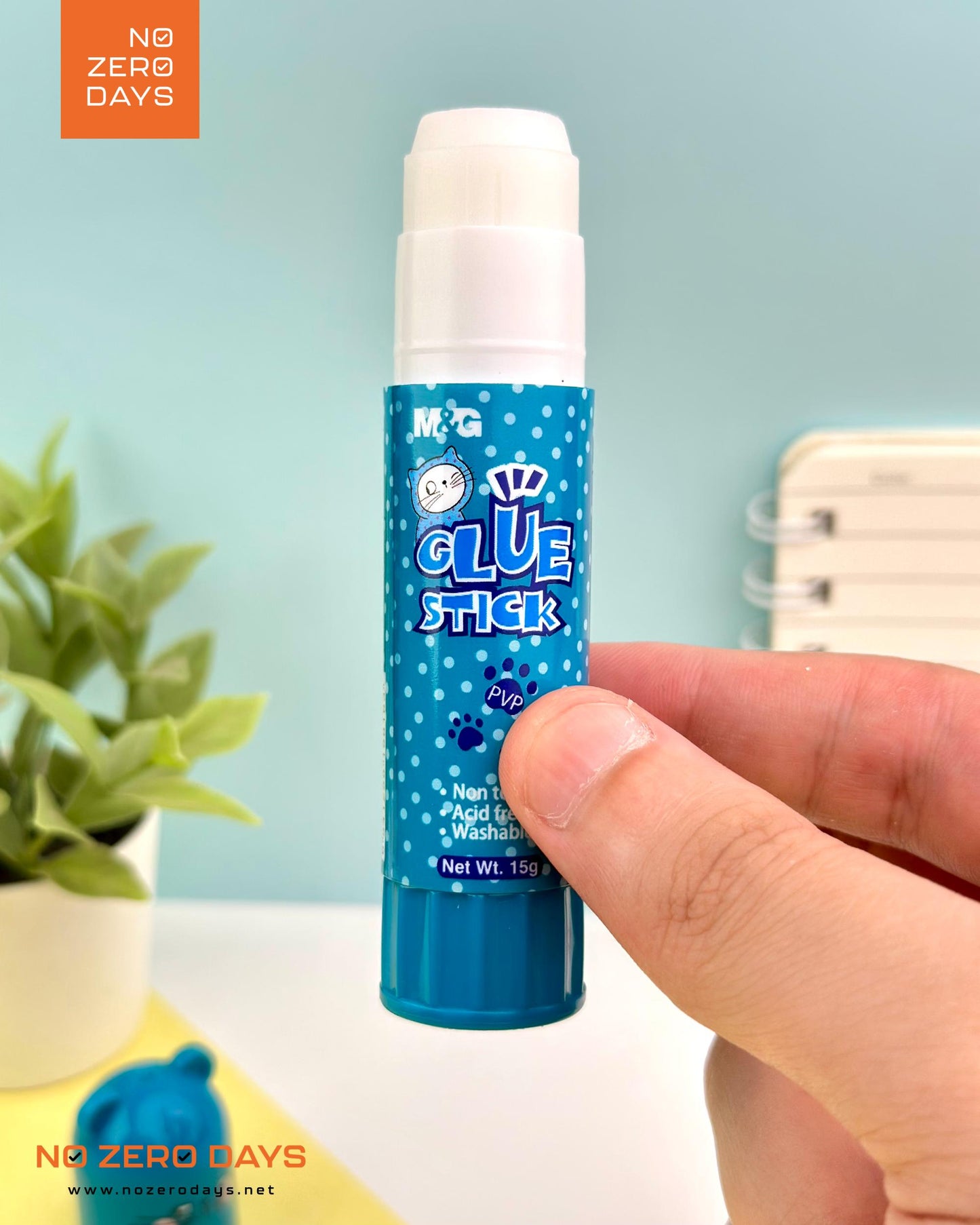 ستيك صمغ سو ماني كاتس M&G -لبني