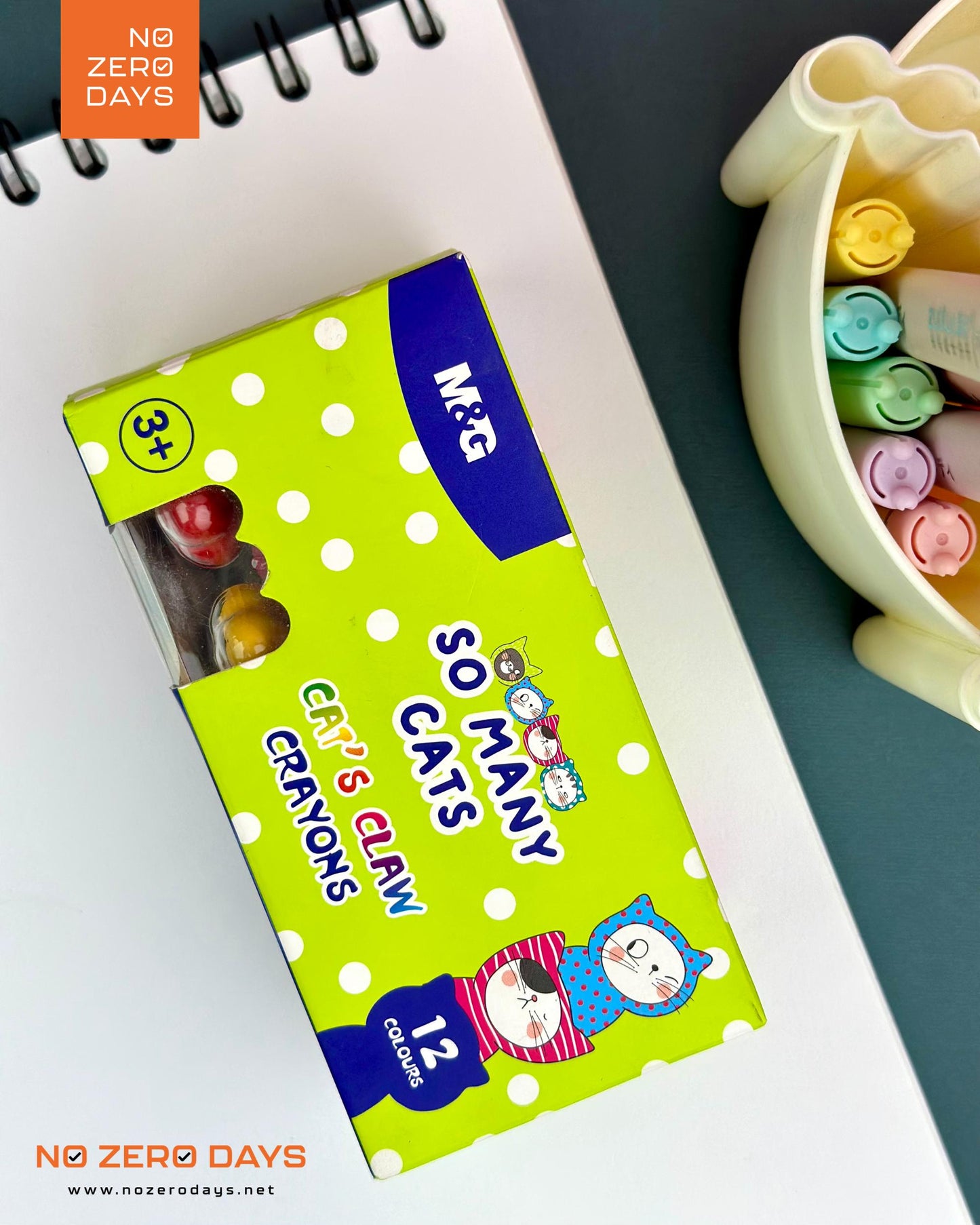 علبة ألوان شمع 12 لون M&G - شكل قطة