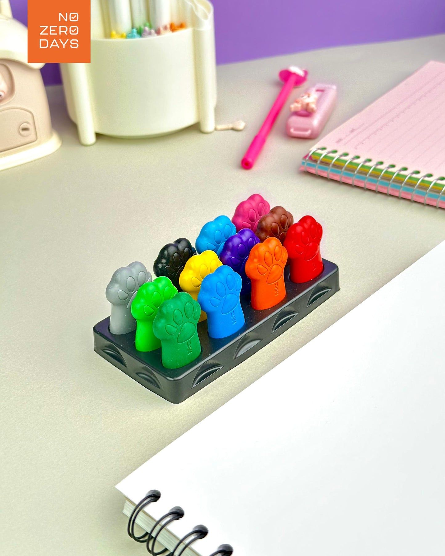 علبة ألوان شمع 12 لون M&G - شكل قطة