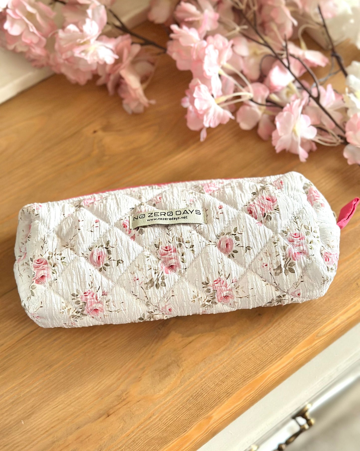 مقلمة قماش مبطنة - ورد