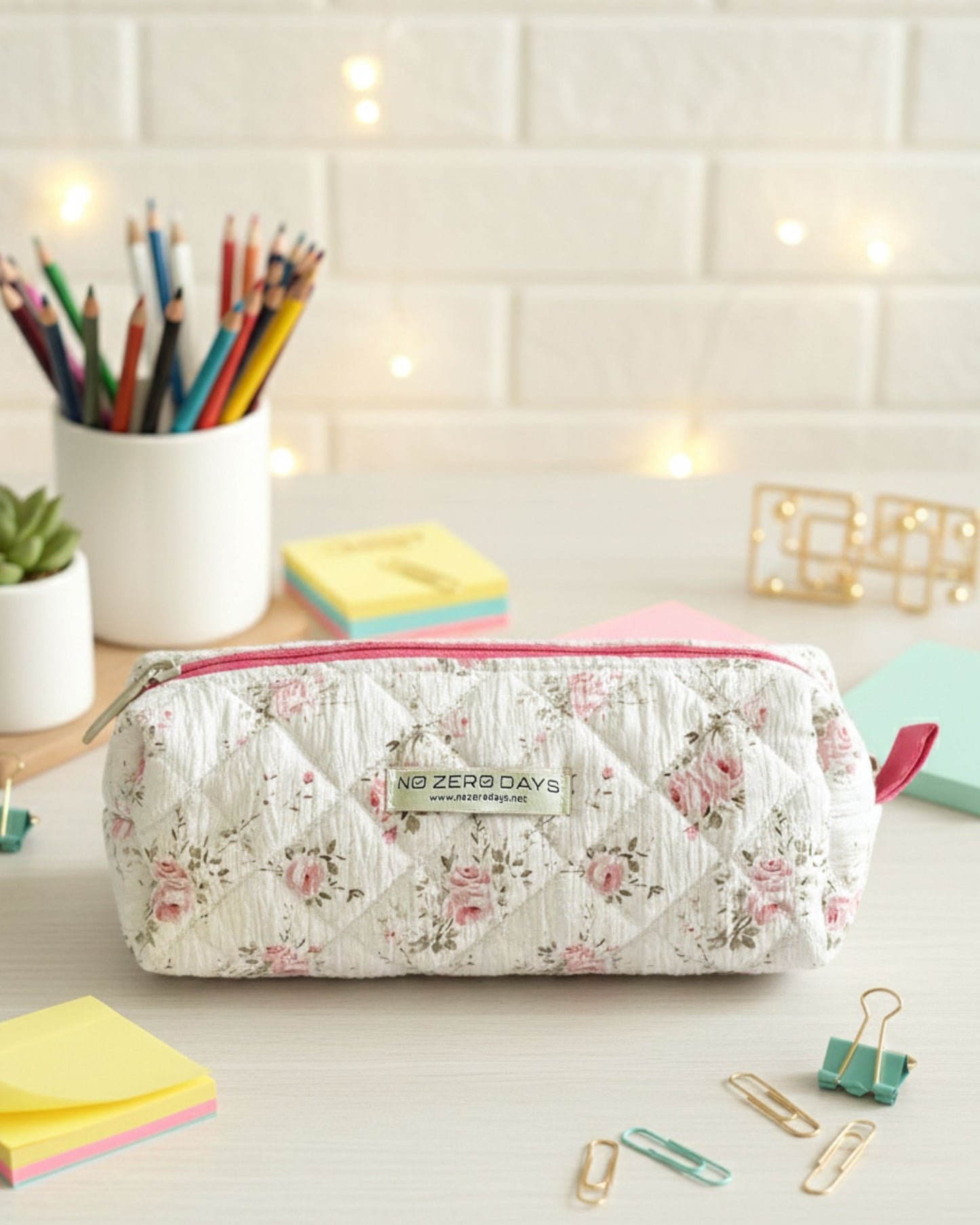 مقلمة قماش مبطنة - ورد