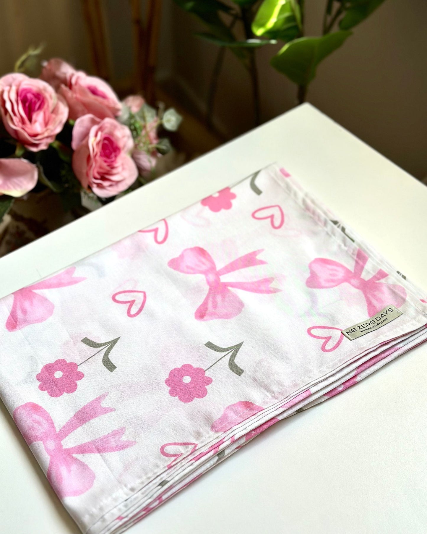 مفرش مكتب فيونكات وقلوب