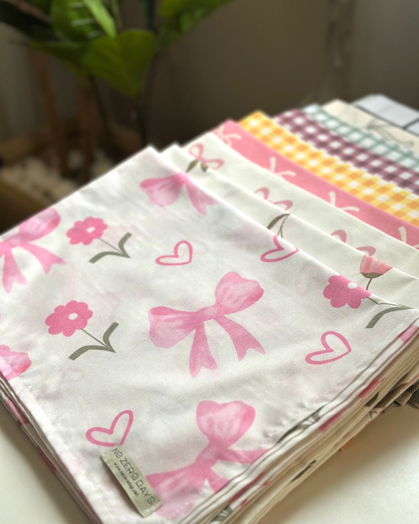 مفرش مكتب فيونكات وقلوب