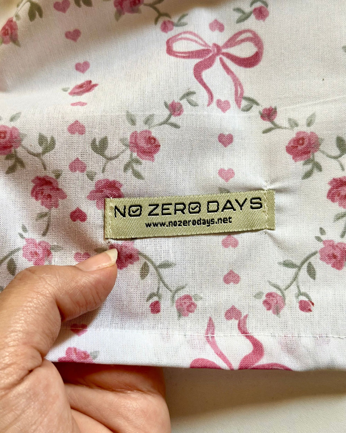 مفرش مكتب فيونكات وزهور