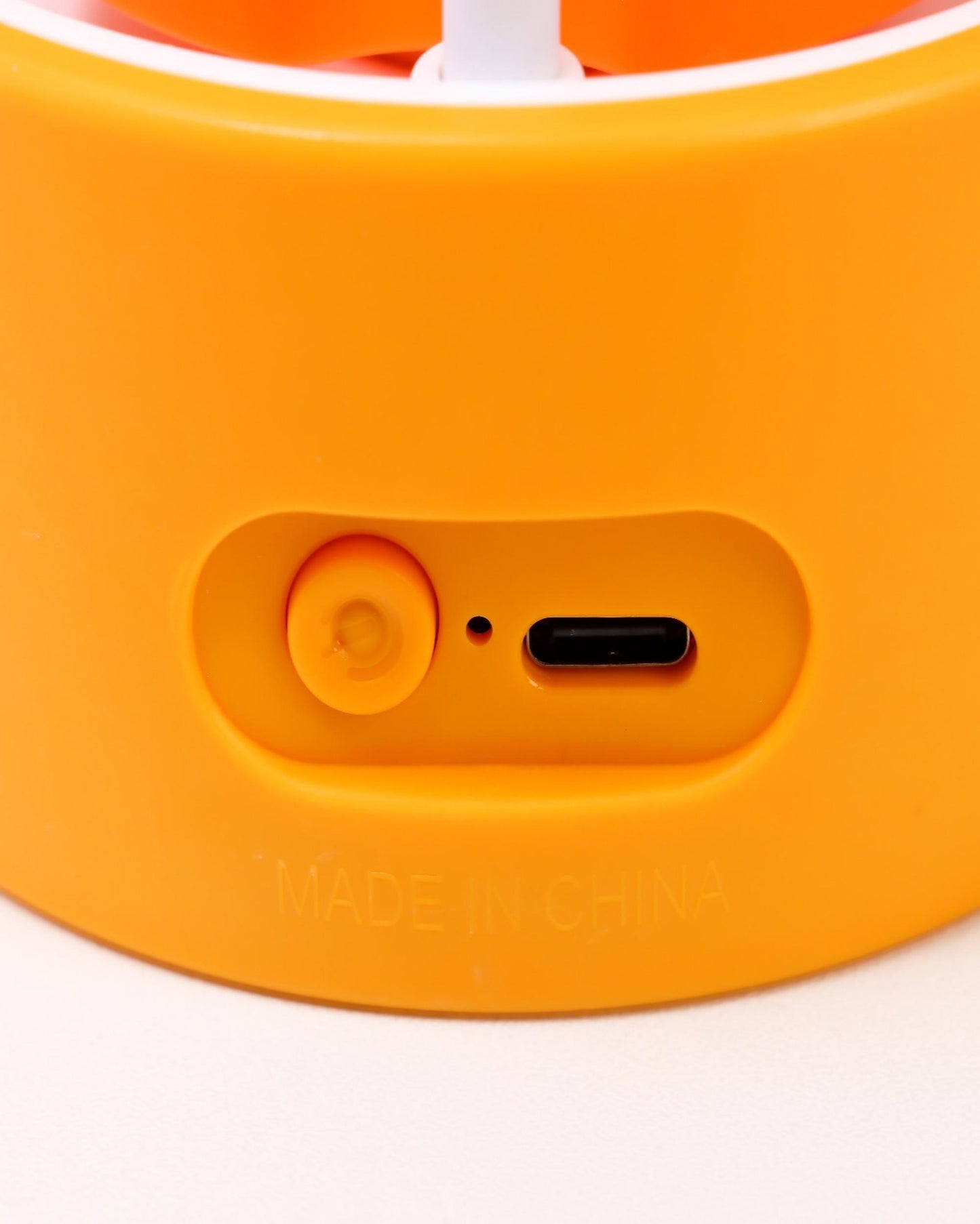 أباجورة ليد شحن شكل جزرة - أحمر