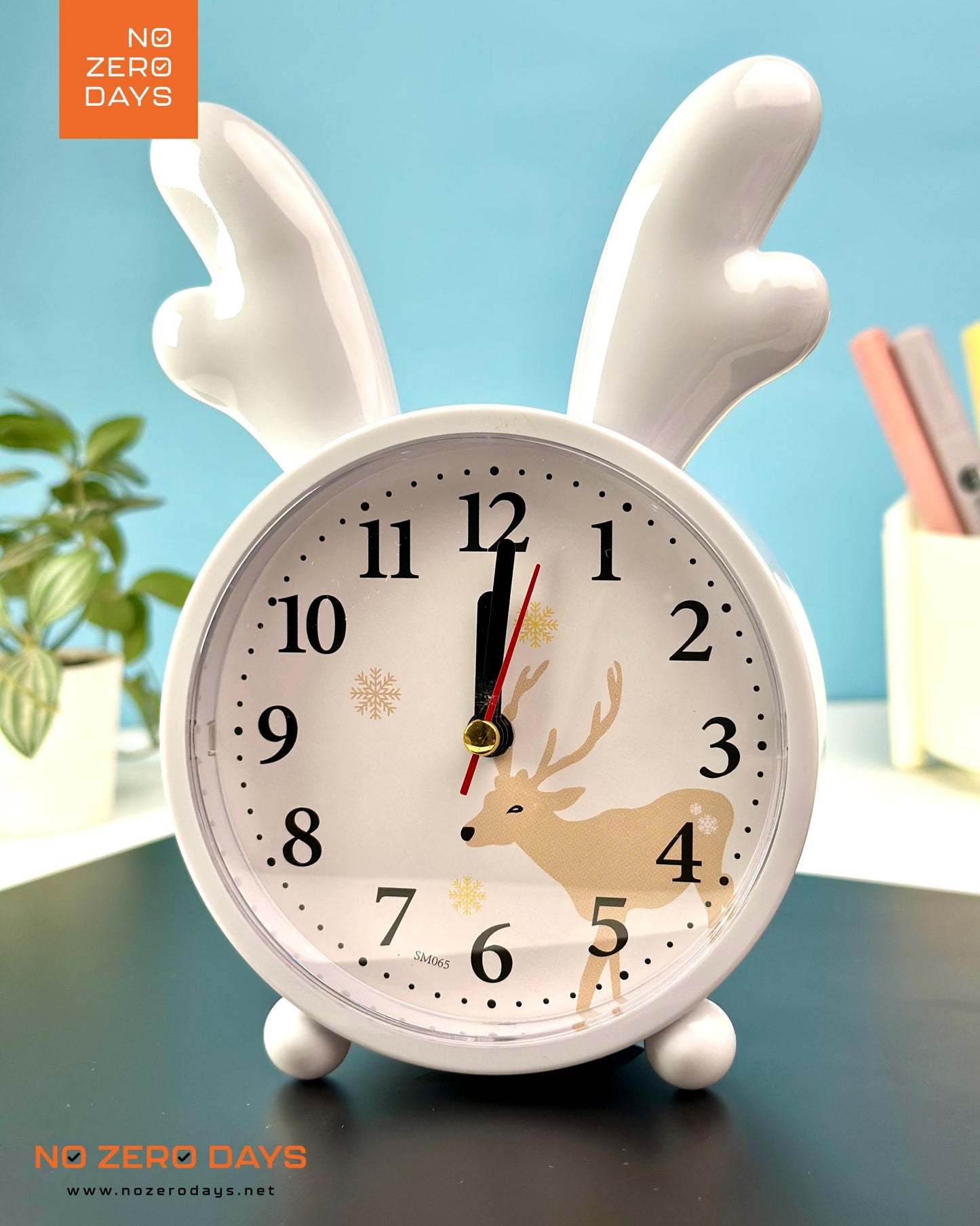 منبه شكل غزال - أبيض