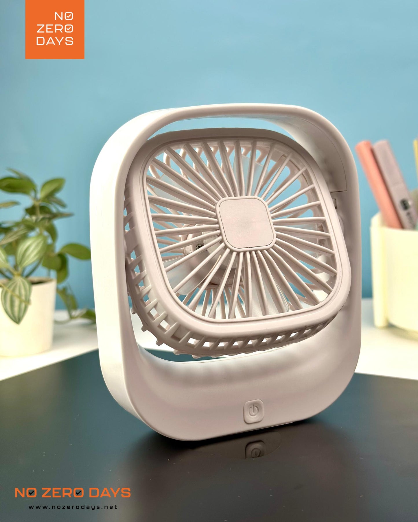 مروحة مكتب شحن 3 سرعات قابلة للدوران - أبيض