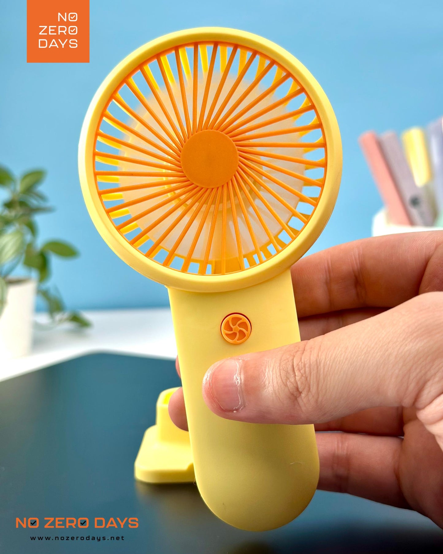 مروحة يد شحن مع هولدر للموبايل - أصفر