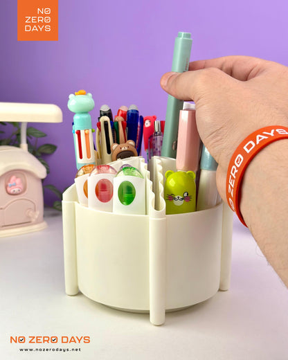 منظم أقلام 360 درجة M&G - أبيض