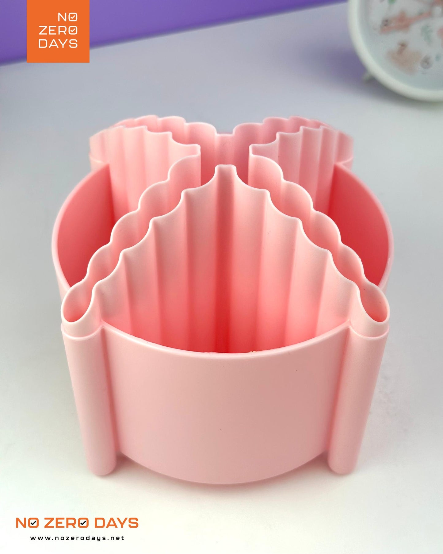 منظم أقلام 360 درجة M&G - بينك