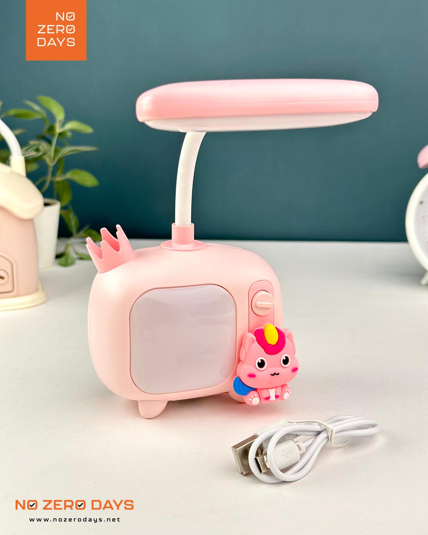 أباجورة ليد شحن شكل تلفزيون - زهري