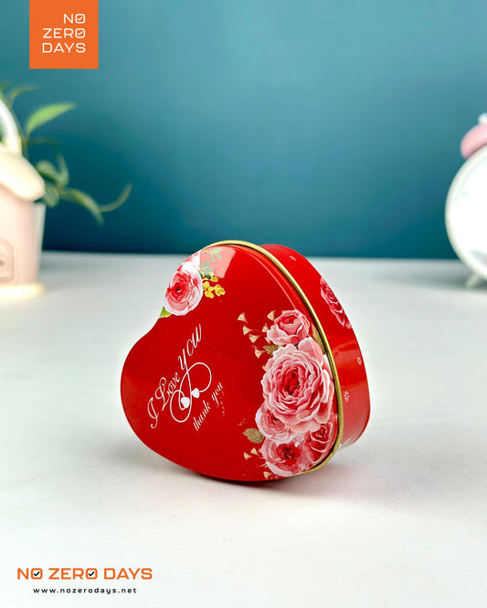 شمعة عطرية في علبة معدن شكل قلب - أحمر