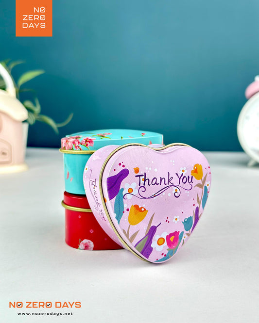 شمعة عطرية في علبة معدن شكل قلب - بنفسجي