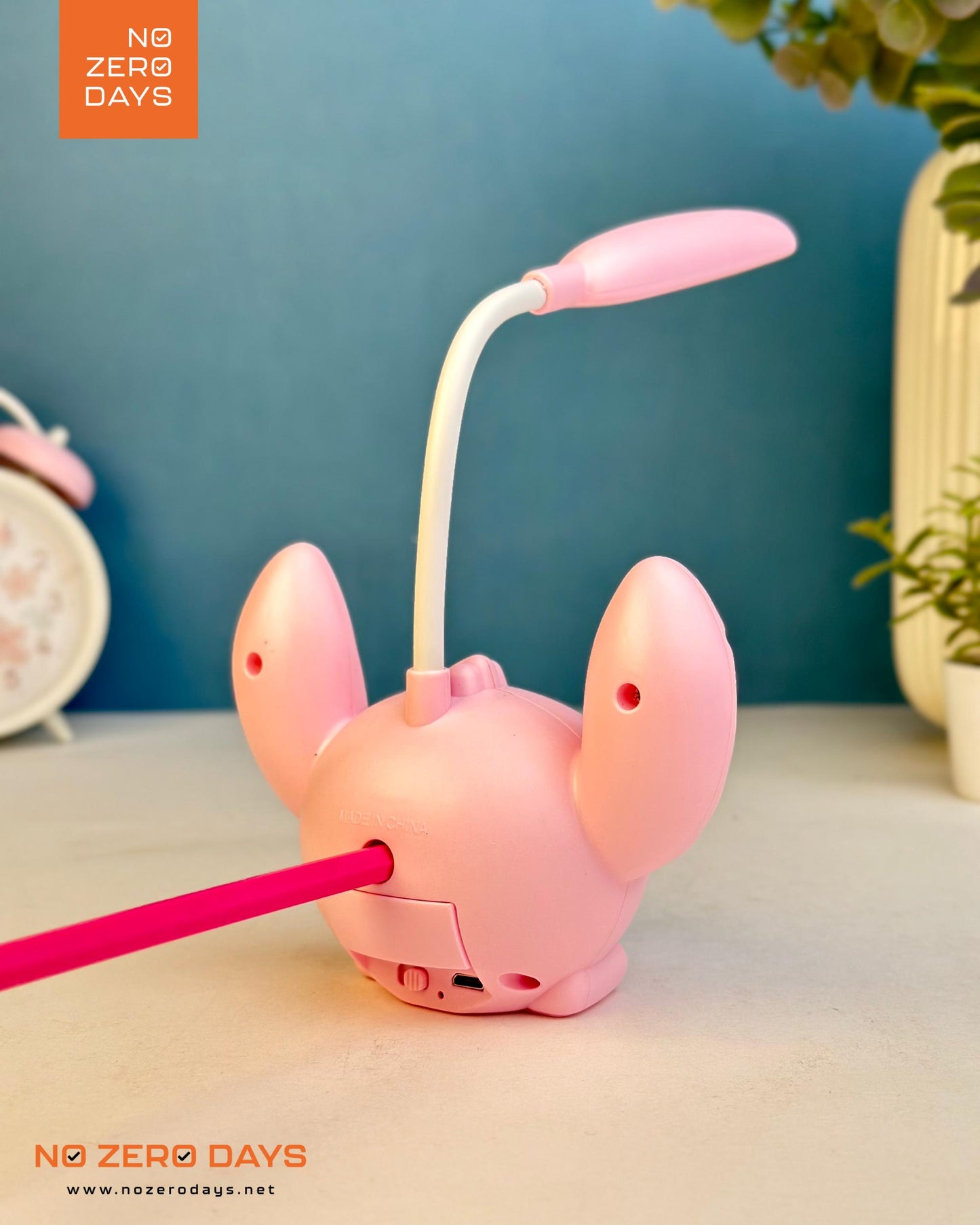 أباجورة ليد شحن شكل ستيتش - بينك