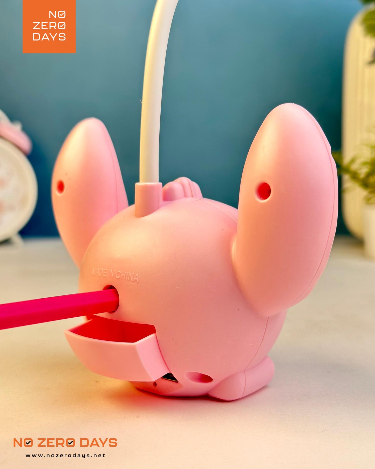 أباجورة ليد شحن شكل ستيتش - بينك