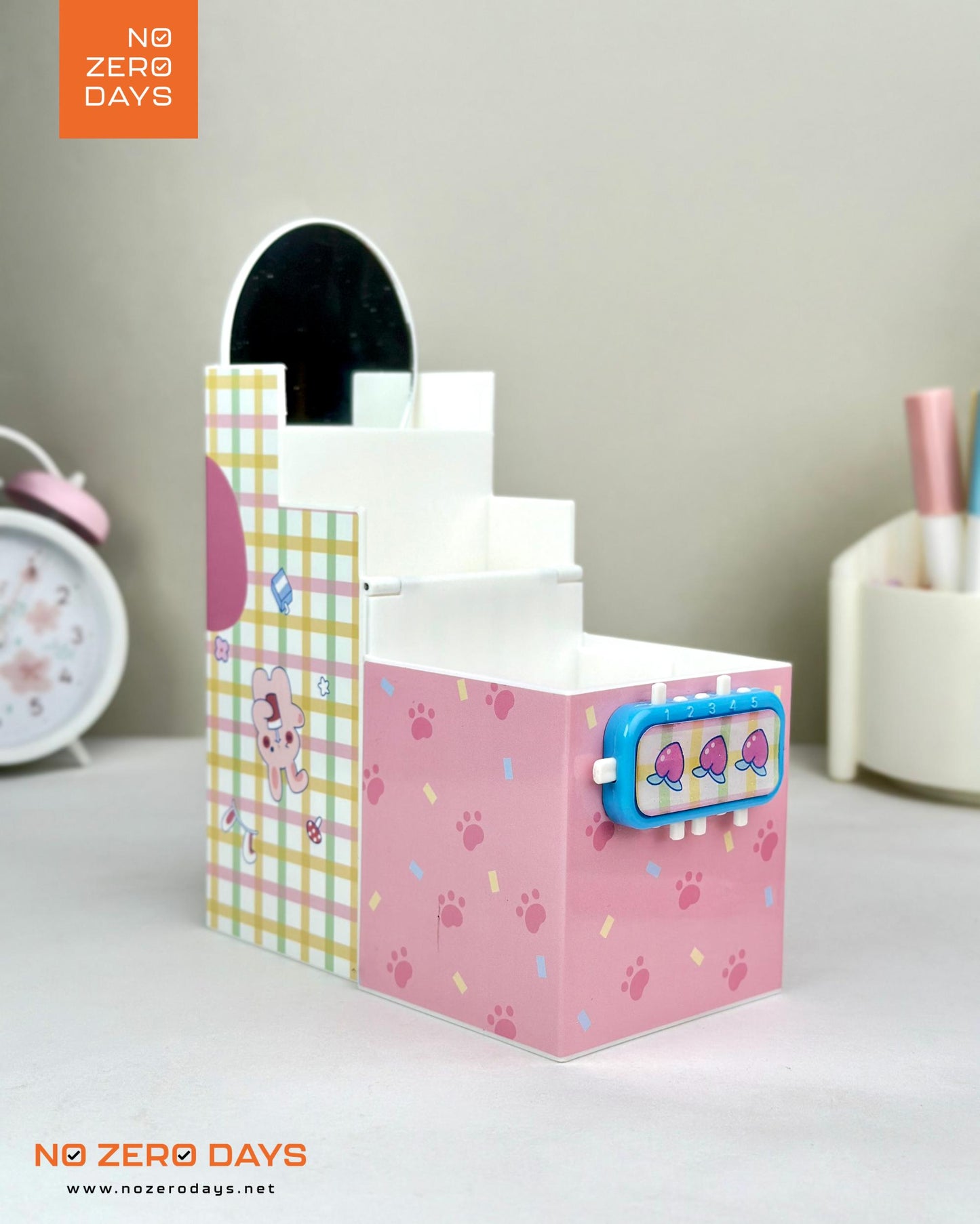 منظم مكتب بلاستيك بمراية وقفل