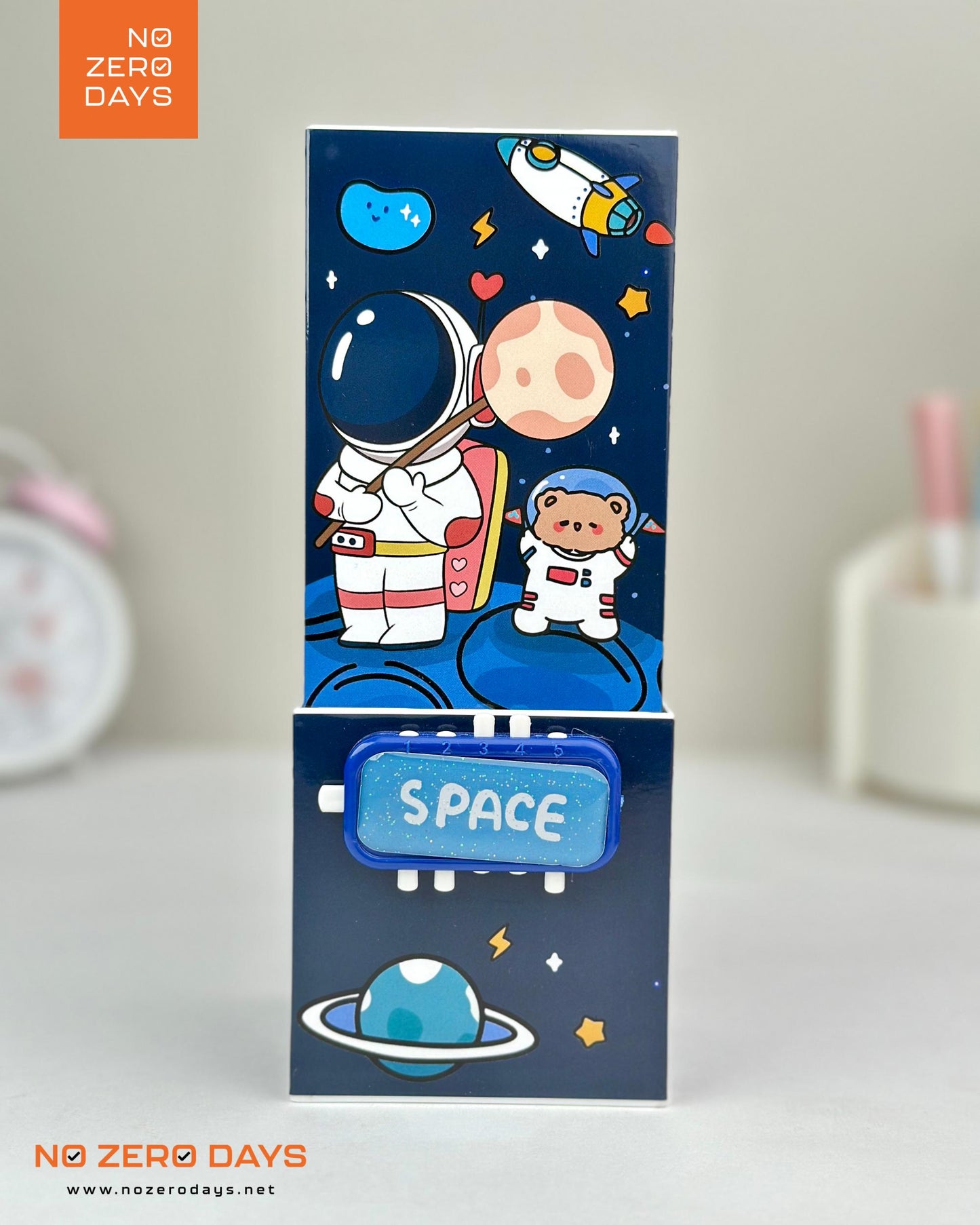 منظم مكتب بلاستيك بمراية وقفل - فضاء