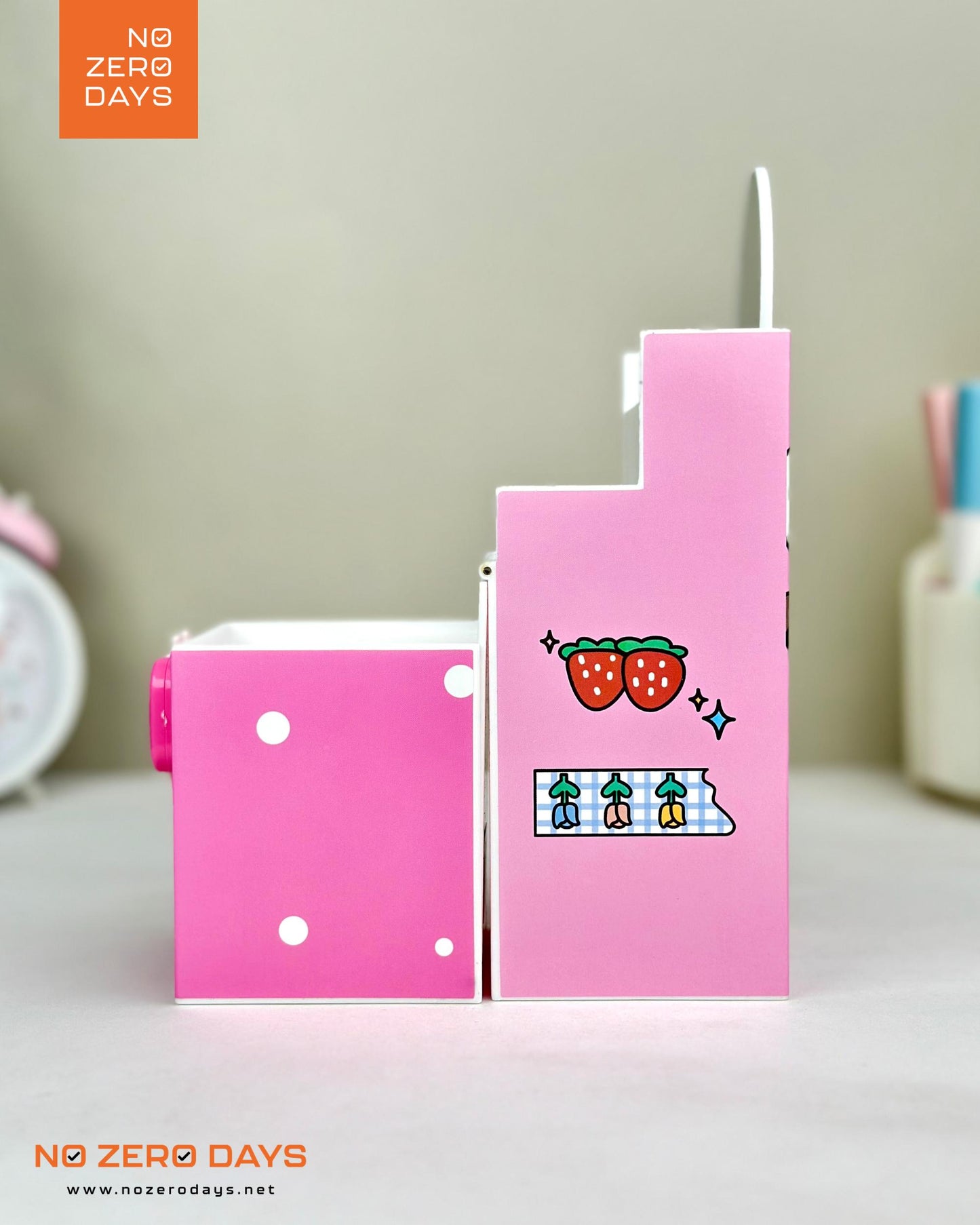 منظم مكتب بلاستيك بمراية وقفل - بينك