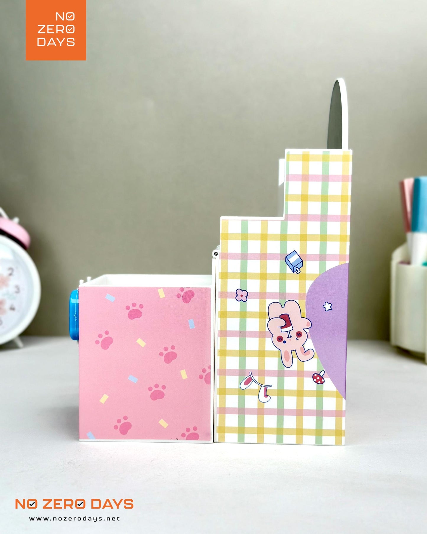 منظم مكتب بلاستيك بمراية وقفل