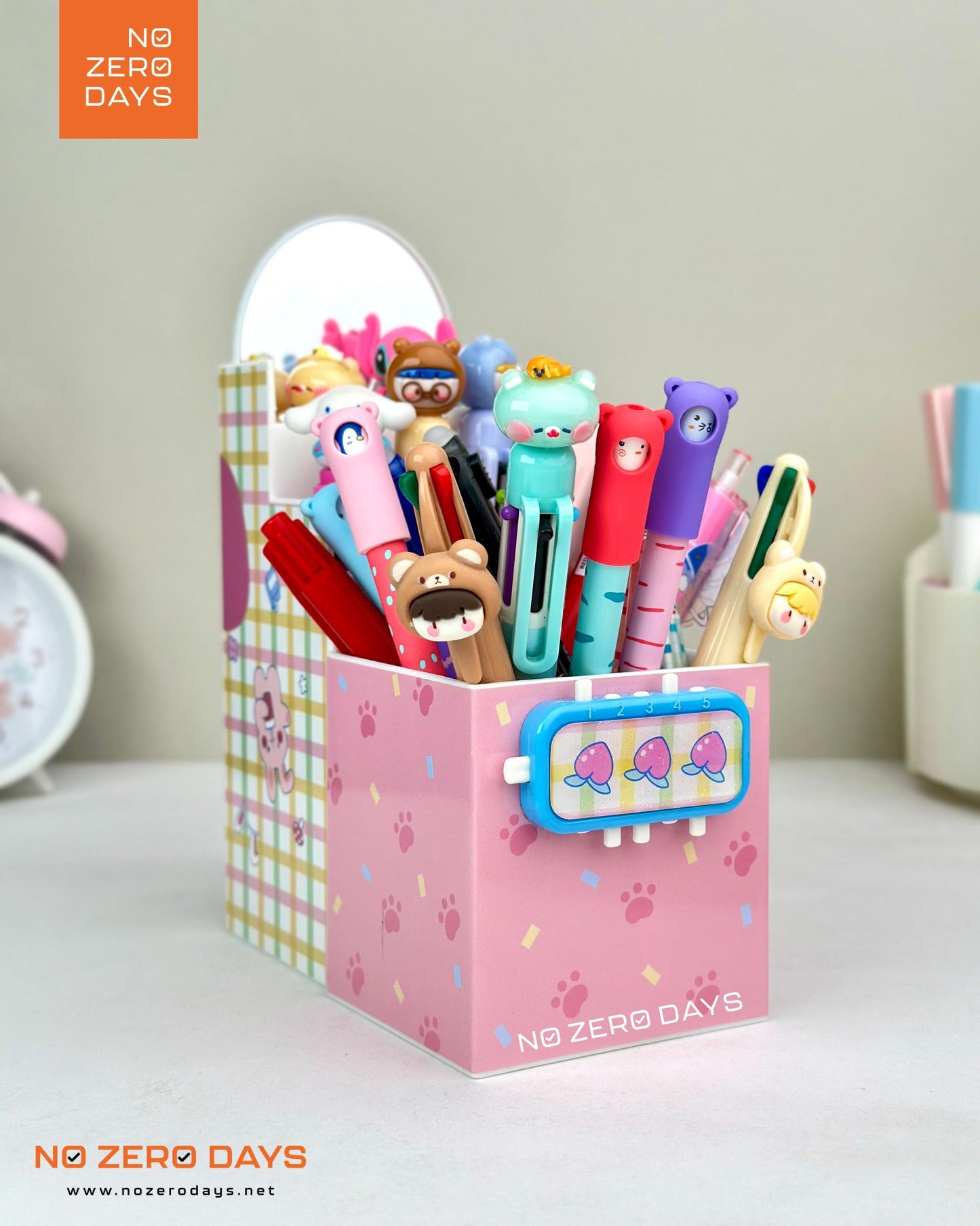 منظم مكتب بلاستيك بمراية وقفل