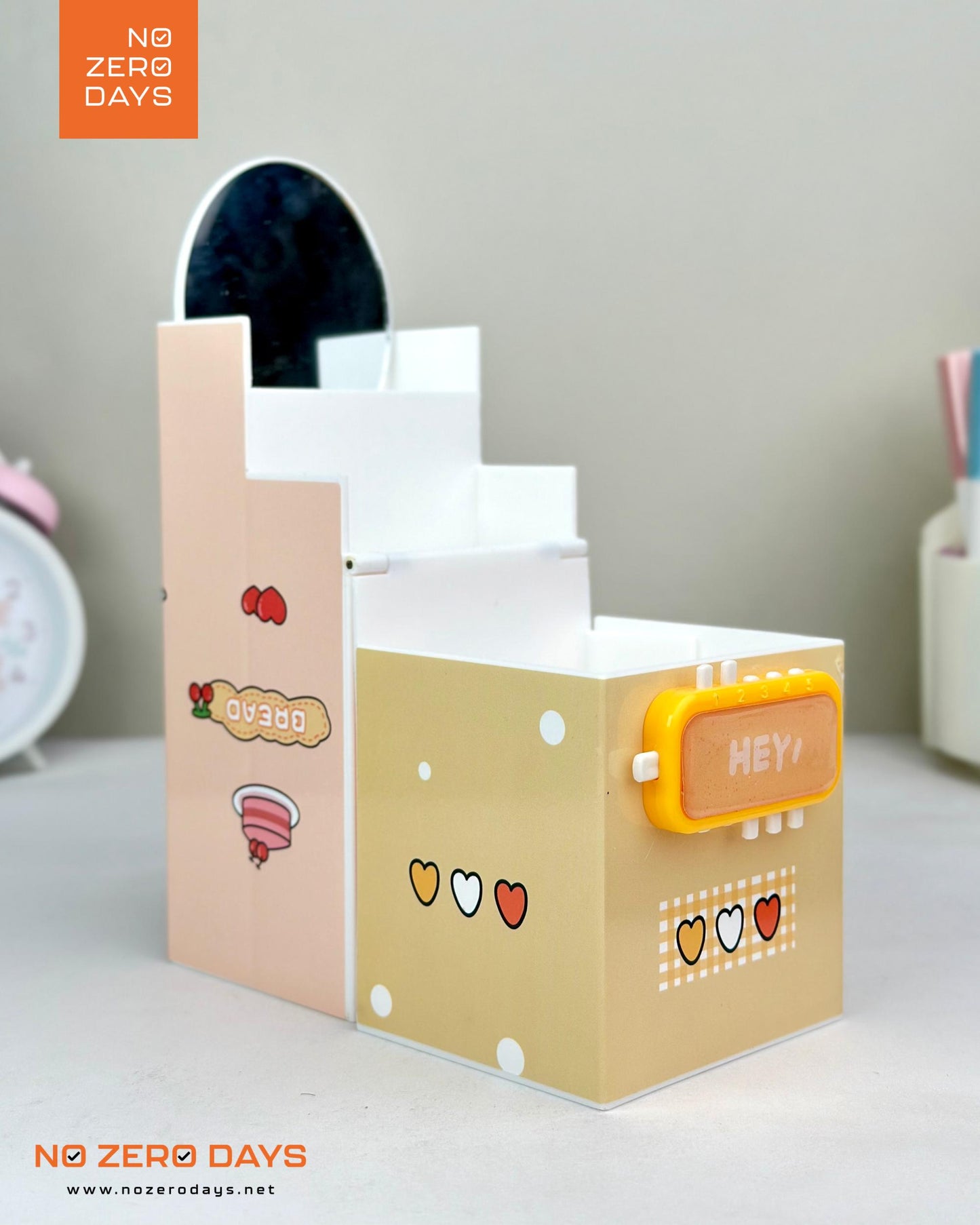 منظم مكتب بلاستيك بمراية وقفل