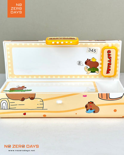 مقلمة بلاستيك بسبورة وقلم وقفل