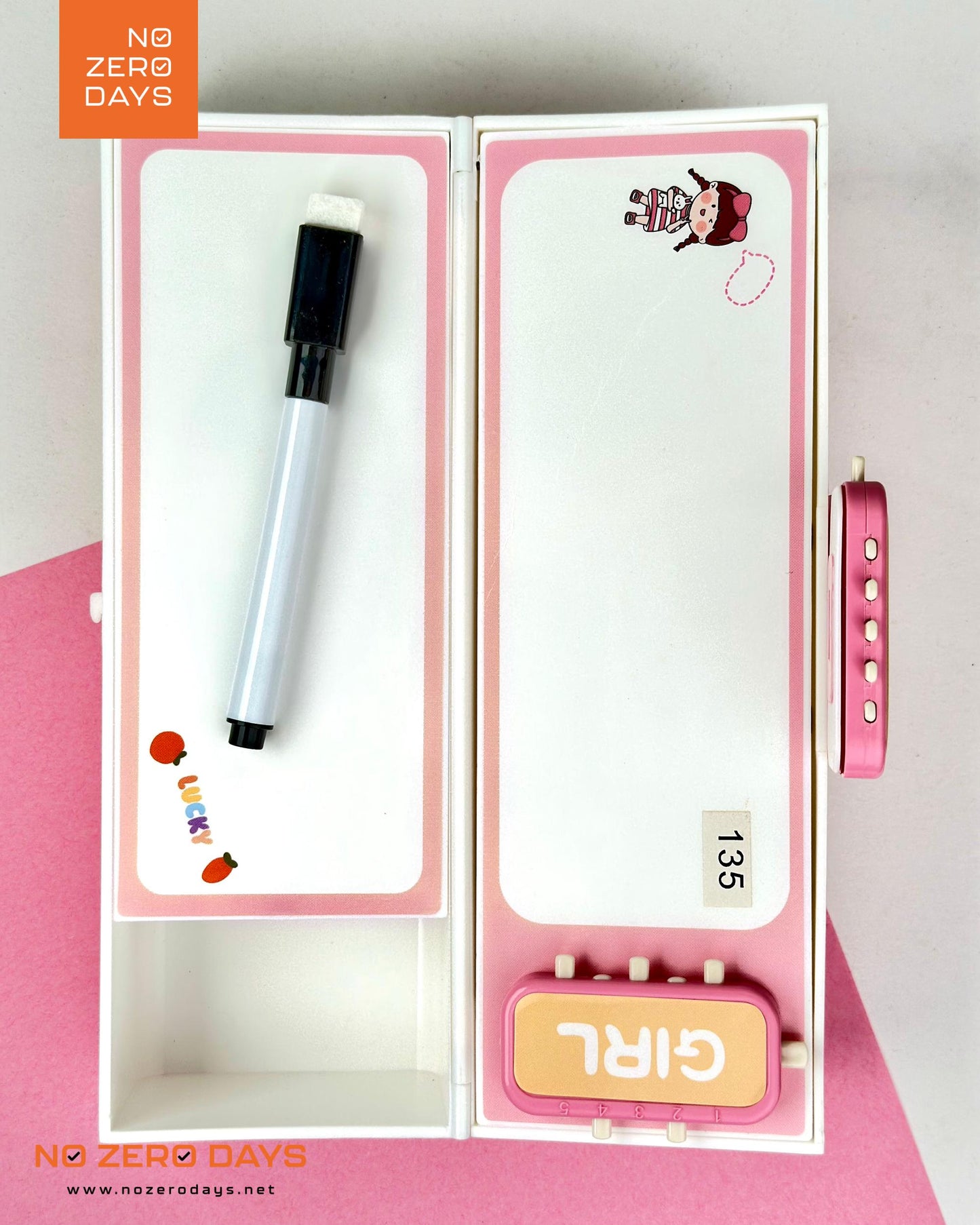 مقلمة بلاستيك بسبورة وقلم وقفل