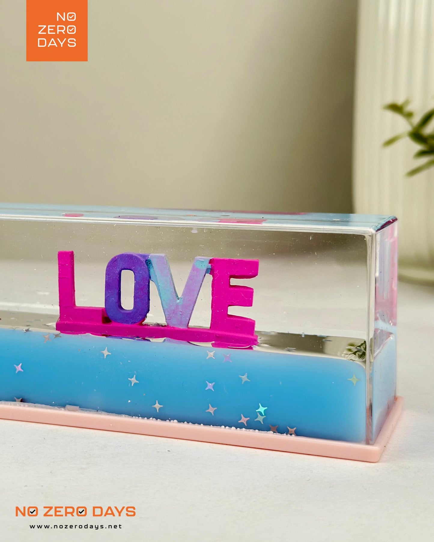 ديكور زجاجي Love لا تغرق - أزرق